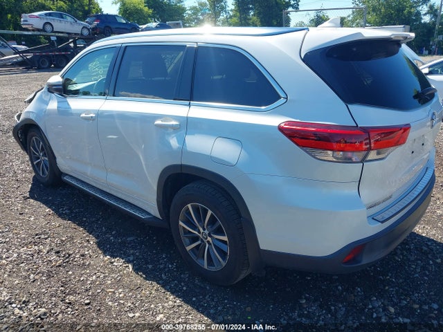 Toyota Highlander Xle 2018 5TDJZRFH7JS546448 Image 14