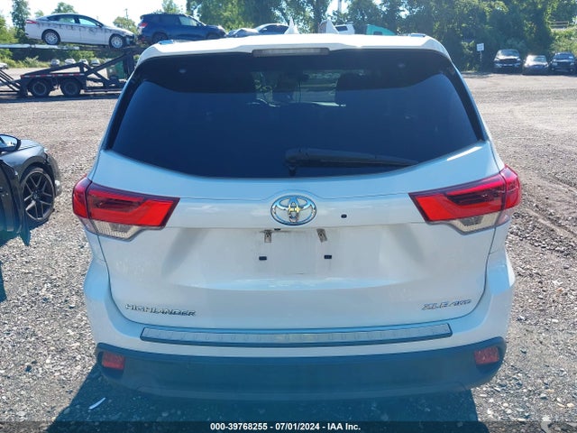 Toyota Highlander Xle 2018 5TDJZRFH7JS546448 Image 16