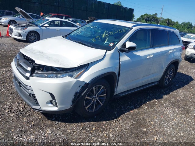Toyota Highlander Xle 2018 5TDJZRFH7JS546448 Image 2