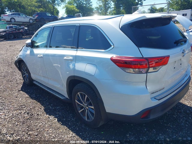 Toyota Highlander Xle 2018 5TDJZRFH7JS546448 Image 3