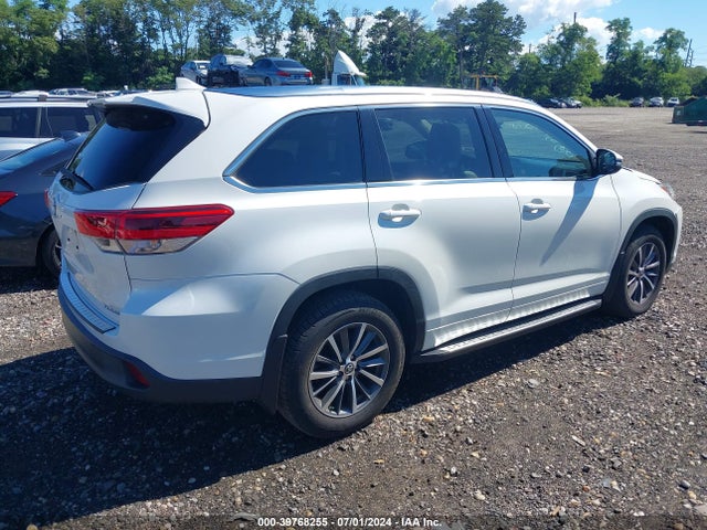 Toyota Highlander Xle 2018 5TDJZRFH7JS546448 Image 4