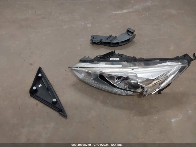 Ford FOCUS SE 2017 1FADP3K29HL247739 Image 12