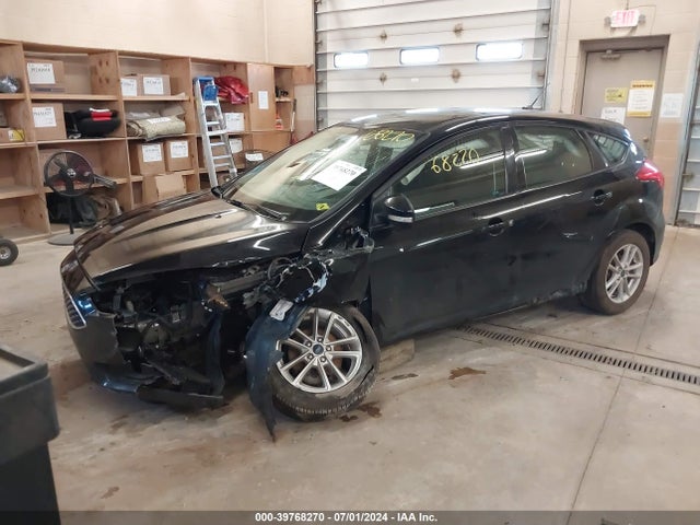 Ford FOCUS SE 2017 1FADP3K29HL247739 Image 2