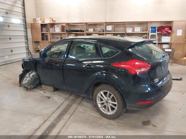 Ford FOCUS SE 2017 1FADP3K29HL247739 Image 3