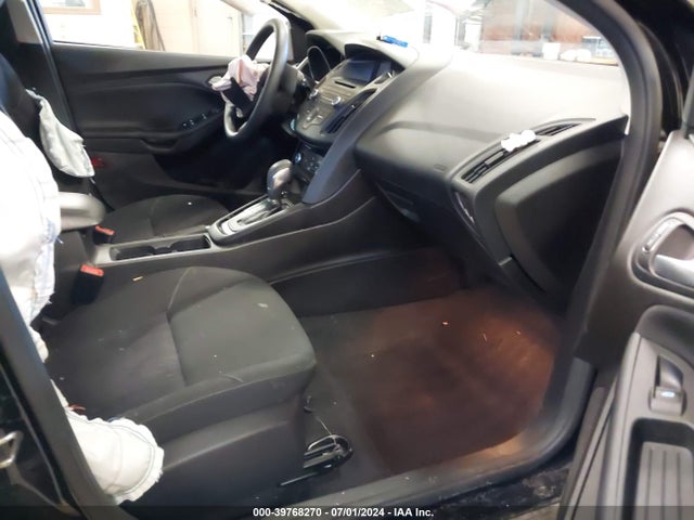 Ford FOCUS SE 2017 1FADP3K29HL247739 Image 5