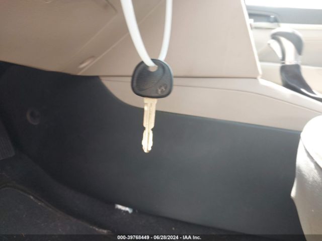 KMHD84LFXHU173221 Hyundai ELANTRA SE