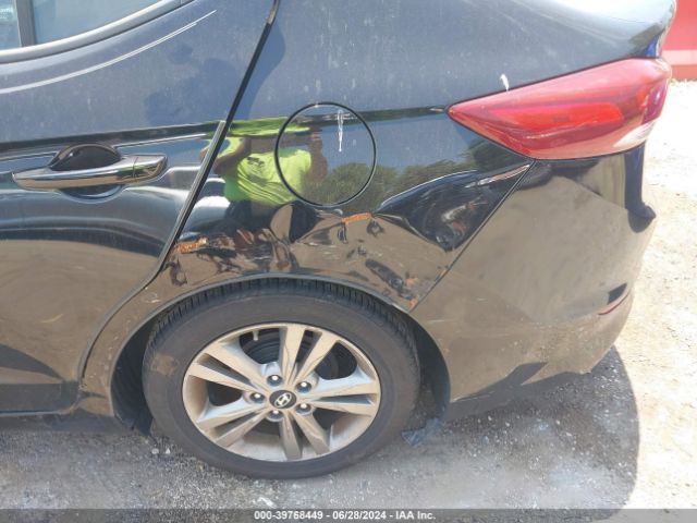 KMHD84LFXHU173221 Hyundai ELANTRA SE