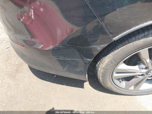 KMHD84LFXHU173221 Hyundai ELANTRA SE