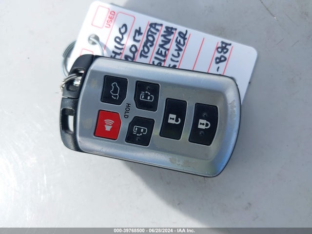 5TDXZ3DC8HS832463 Toyota Sienna Se Premium 8 Passenger