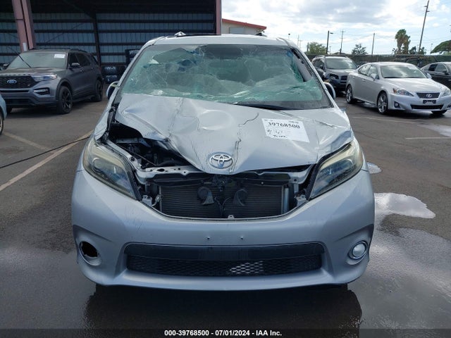 5TDXZ3DC8HS832463 Toyota Sienna Se Premium 8 Passenger
