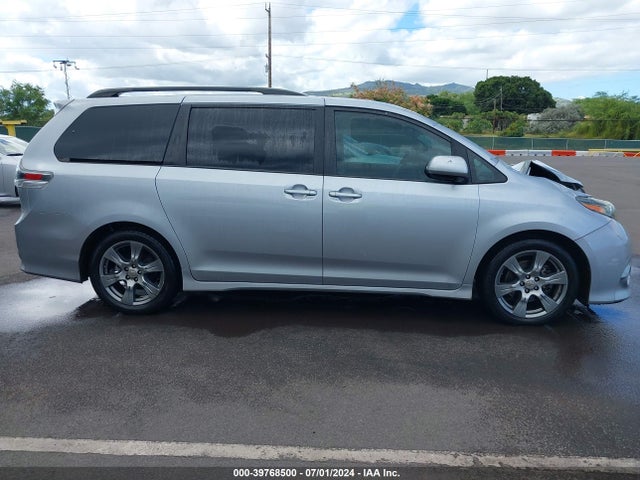 5TDXZ3DC8HS832463 Toyota Sienna Se Premium 8 Passenger