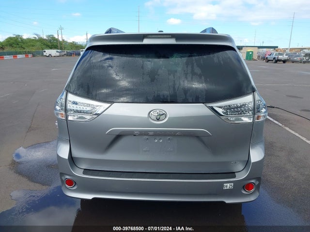 5TDXZ3DC8HS832463 Toyota Sienna Se Premium 8 Passenger