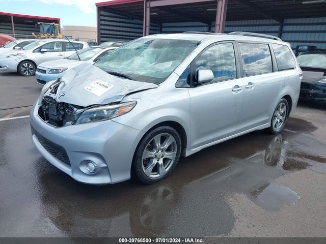 5TDXZ3DC8HS832463 Toyota Sienna Se Premium 8 Passenger