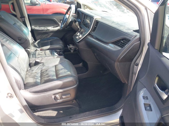 5TDXZ3DC8HS832463 Toyota Sienna Se Premium 8 Passenger