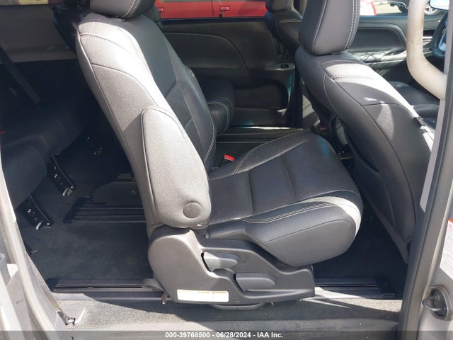 5TDXZ3DC8HS832463 Toyota Sienna Se Premium 8 Passenger