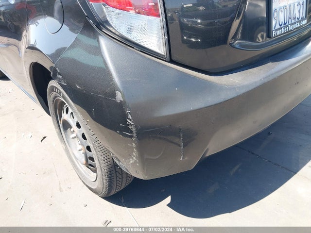 Toyota Prius C Two 2015 JTDKDTB32F1110718 Image 13