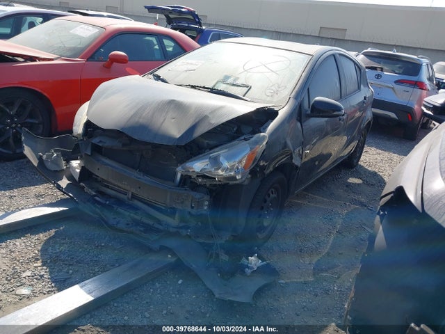 Toyota Prius C Two 2015 JTDKDTB32F1110718 Image 2