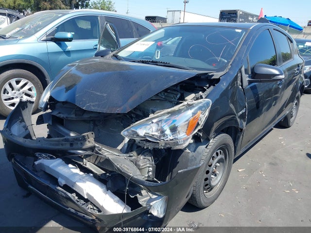 Toyota Prius C Two 2015 JTDKDTB32F1110718 Image 6