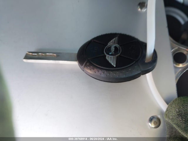 2005 MINI COOPER S WMWRE33555TG98094 Photo 10