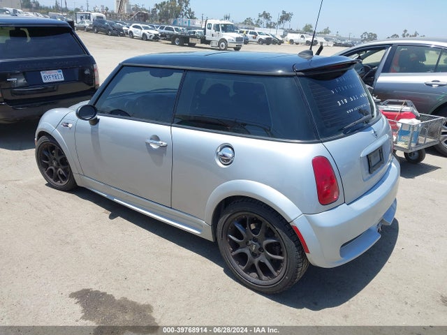 2005 MINI COOPER S WMWRE33555TG98094 Photo 2