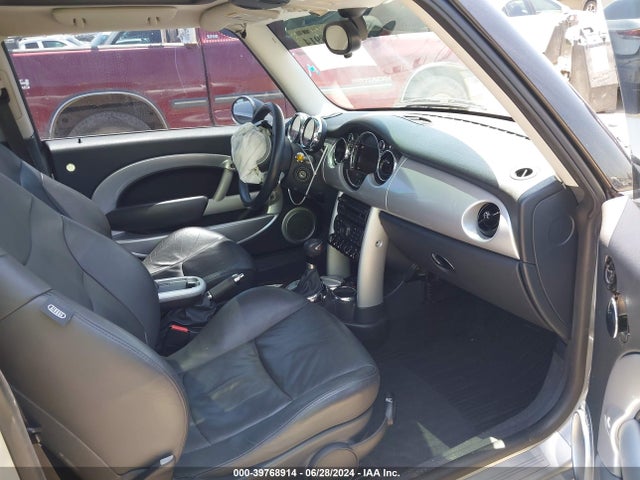 2005 MINI COOPER S WMWRE33555TG98094 Photo 4