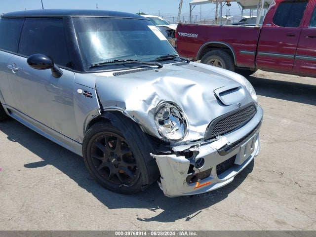 2005 MINI COOPER S WMWRE33555TG98094 Photo 5