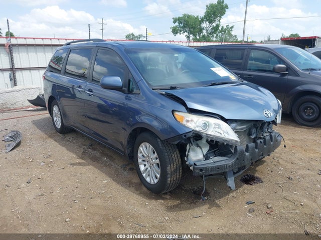 Toyota Sienna Xle 8 Passenger 2015 5TDYK3DC2FS678645 main image