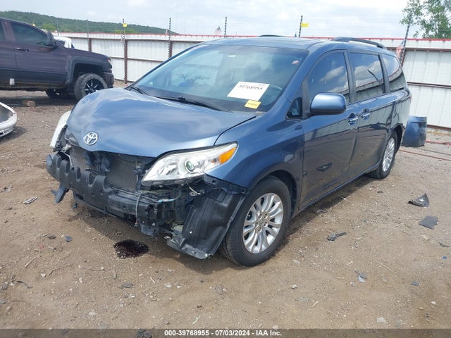 Toyota Sienna Xle 8 Passenger 2015 5TDYK3DC2FS678645 Image 2