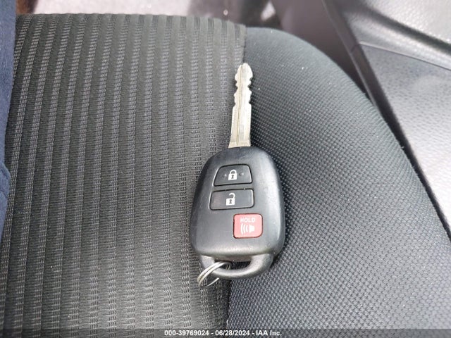 Toyota RAV4 LE 2017 JTMZFREV1HJ147383 Image 11