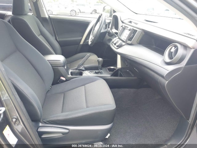 Toyota RAV4 LE 2017 JTMZFREV1HJ147383 Image 5
