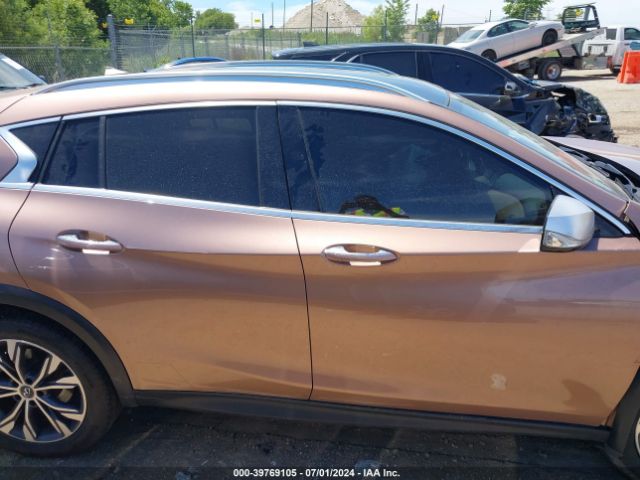 SJKCH5CR8HA025387 Infiniti Qx30 Premium