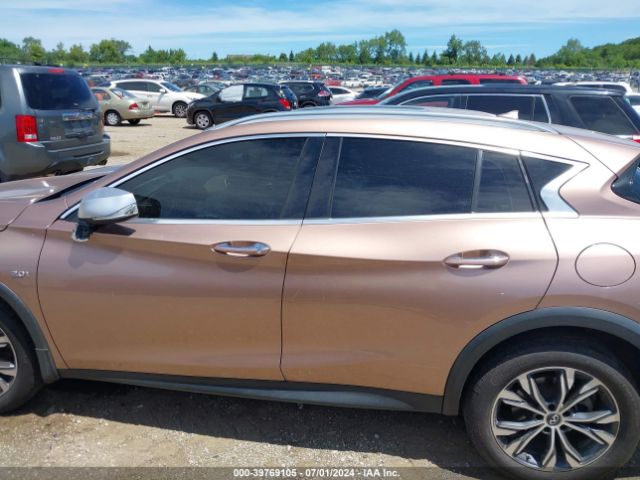 SJKCH5CR8HA025387 Infiniti Qx30 Premium