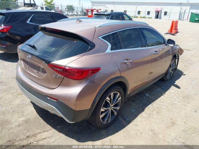 SJKCH5CR8HA025387 Infiniti Qx30 Premium