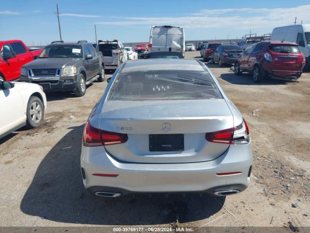 W1K3G4EB1LJ226966 Mercedes-Benz A 220