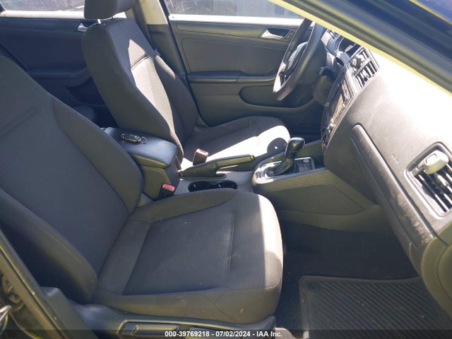 3VW2K7AJ3FM409714 Volkswagen Jetta 2.0l S