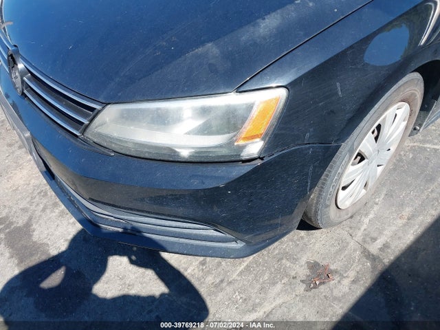 3VW2K7AJ3FM409714 Volkswagen Jetta 2.0l S