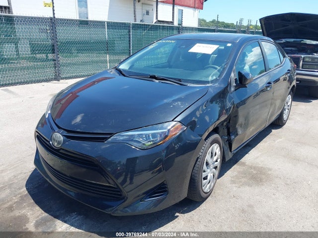 Toyota COROLLA LE 2018 2T1BURHE2JC030206 Image 2