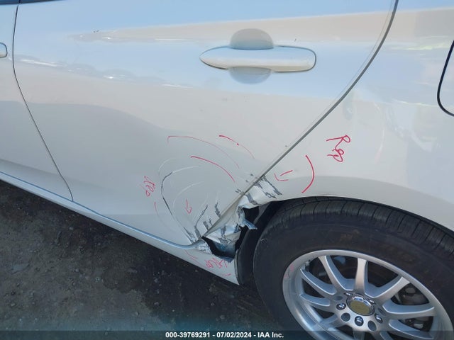 Toyota Prius Four 2016 JTDKARFU8G3018503 Image 19