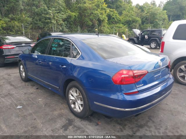 1VWAT7A3XGC028942 Volkswagen Passat 1.8t S