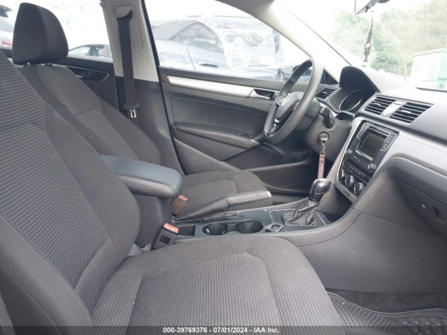 1VWAT7A3XGC028942 Volkswagen Passat 1.8t S