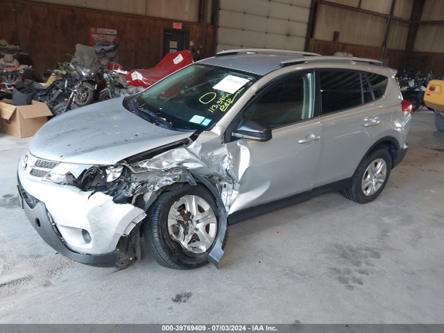 Toyota RAV4 LE 2014 JTMBFREV0E5029203 Image 2