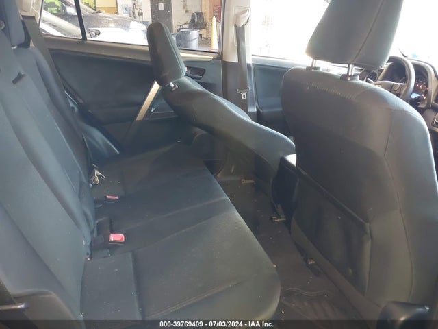 Toyota RAV4 LE 2014 JTMBFREV0E5029203 Image 8