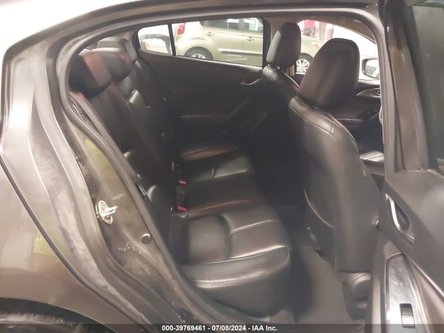 3MZBN1V38JM204818 Mazda Mazda3 Touring