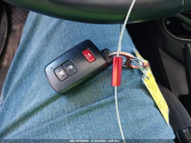 2T3RFREVXJW767236 Toyota Rav4 Xle