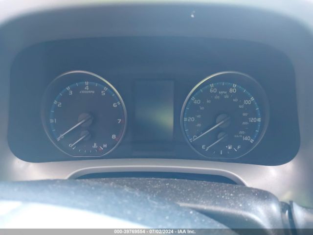 2T3RFREVXJW767236 Toyota Rav4 Xle