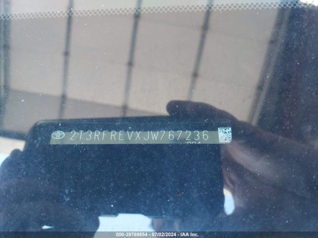 2T3RFREVXJW767236 Toyota Rav4 Xle
