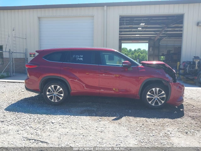 Toyota Highlander Xle 2022 5TDGZRAH2NS544209 Image 13