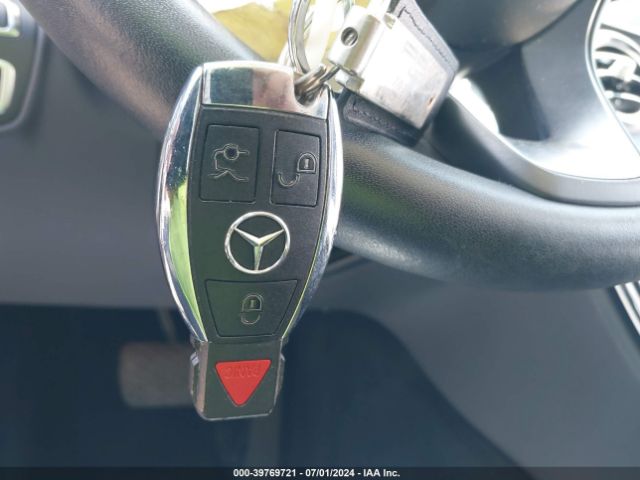 55SWF4JB6HU203048 Mercedes-Benz C 300 Luxury/sport