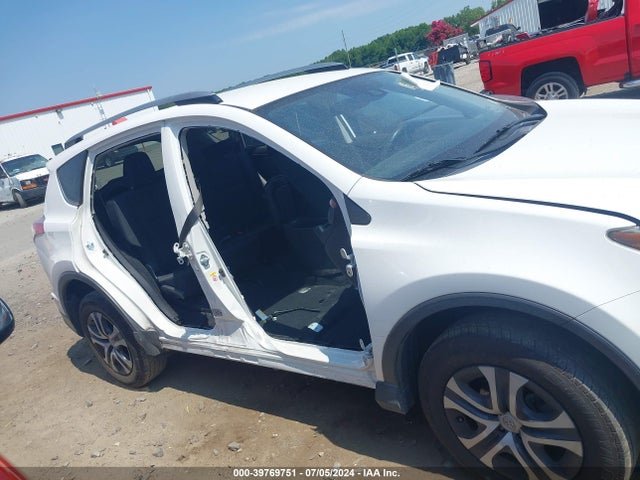 Toyota RAV4 LE 2017 JTMZFREV2HJ145092 Image 6