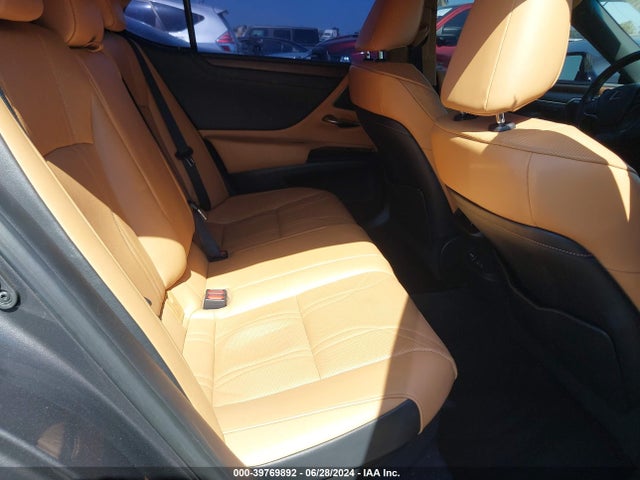 58AEA1C19NU018952 Lexus Es 300h Luxury